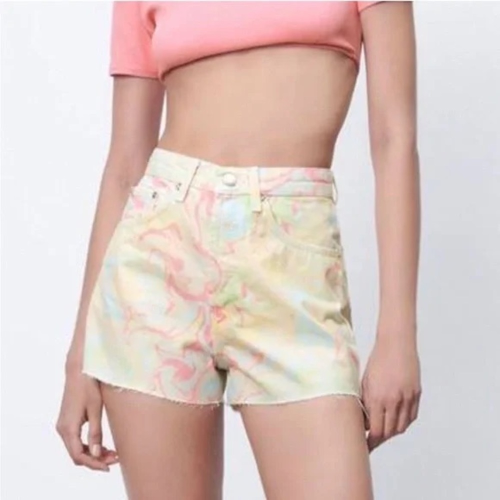 Zara‎ high rise mom shorts marble size 4